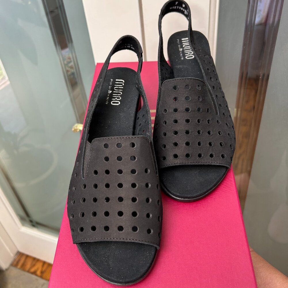 Munro black suede slingback sandals EUC